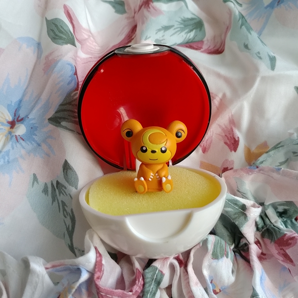 Pokemon Teddiursa vinyl ring with pokeball